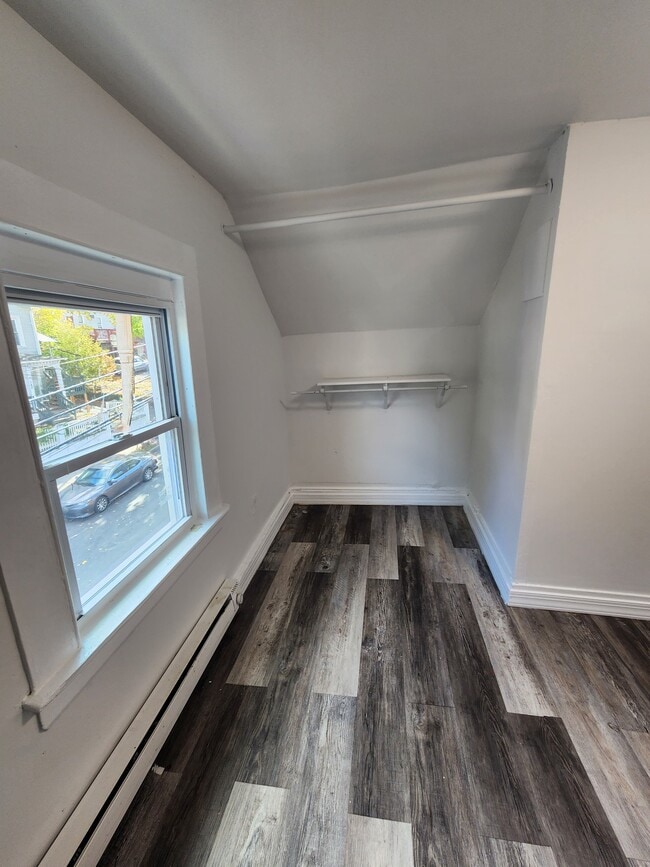 Building Photo - 135 Willow St