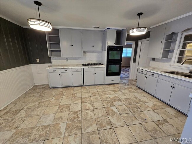 Building Photo - 2786 Crestview Ave