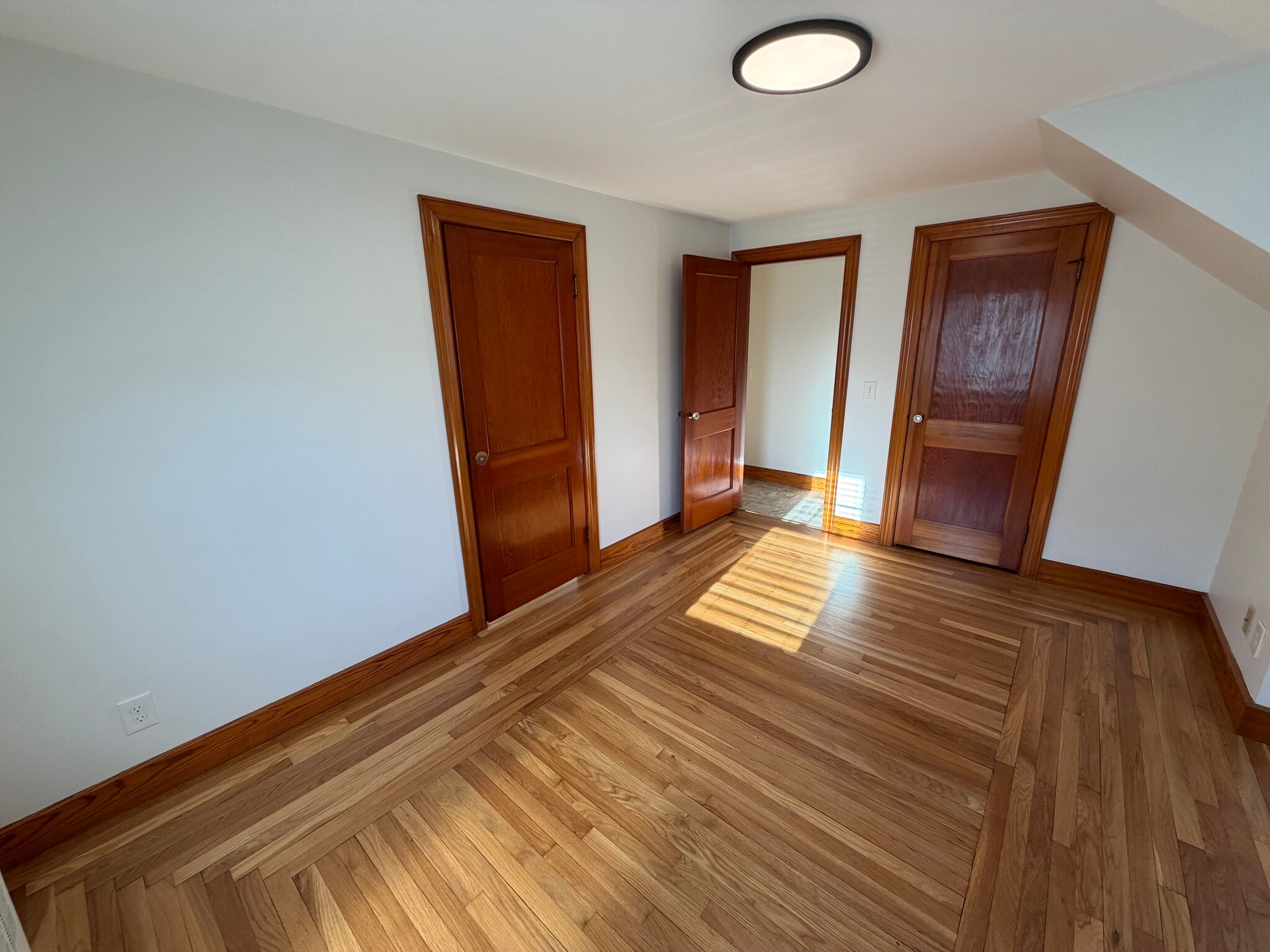 Building Photo - 964 Wellington Rd