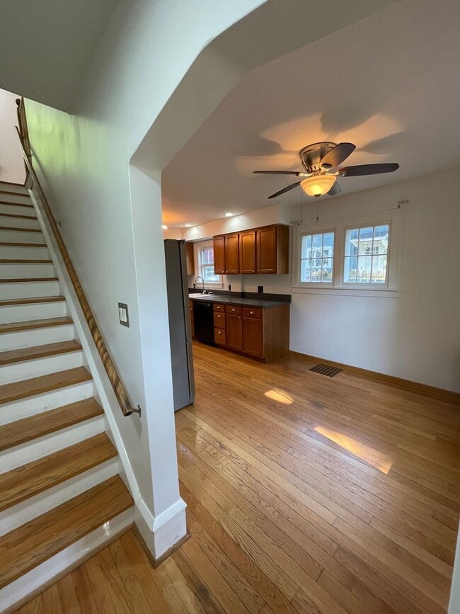 Building Photo - 3-Bedroom House with Theater-style Basement | Parking, Laundry, & Fenced Yard