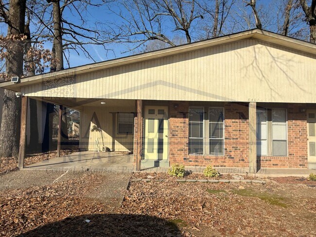 Building Photo - 8401 Woodview Dr N