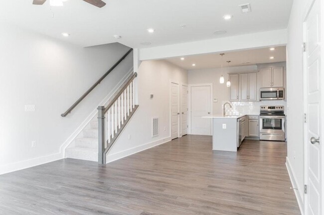 Building Photo - 2618 Lassen Dr