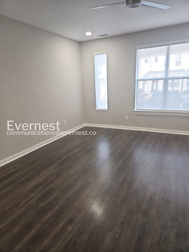 Building Photo - Bright and Lovely 3-Bedroom Townhome with Modern Amenities / Pet-Friendly /Coming Soon!