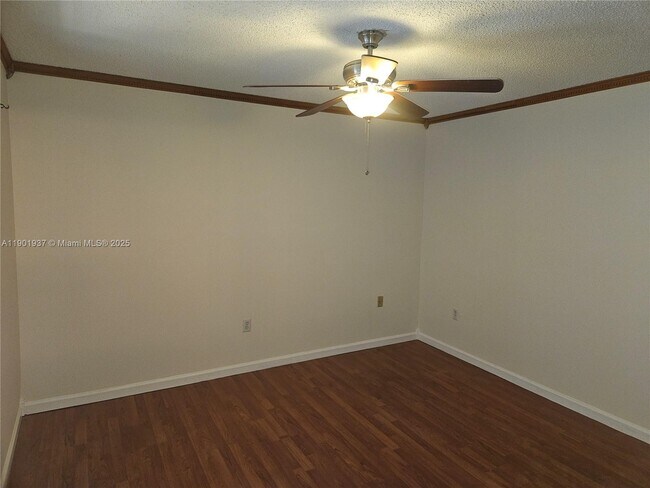 Building Photo - 1021 Mockingbird Ln