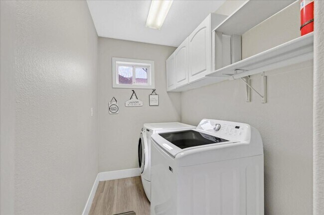 Building Photo - 2735 Peekskill Ave