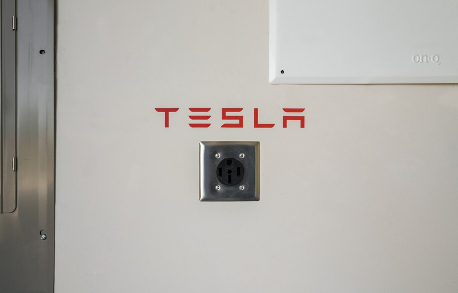 EV Charger in Garage - 823 Orondo Ave
