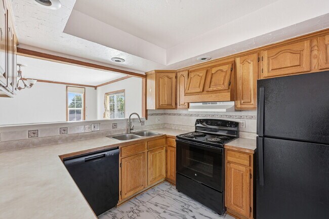 Building Photo - $2,145.95 with $300 off the first month's rent, 4 Beds - 2 Bath, Single Family Home in Colorado S...