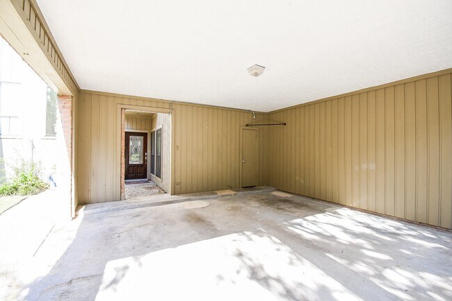 Building Photo - 9400 Doliver Dr