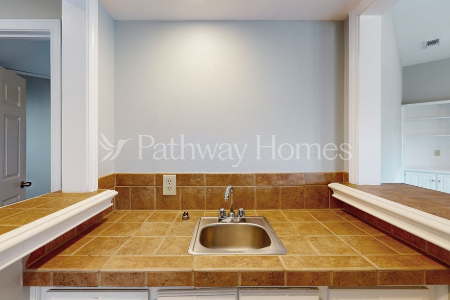 Building Photo - 608 Westway Dr