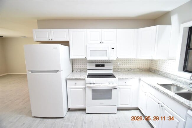 Building Photo - 4060 N Little Hawk Point