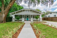 Building Photo - "Charming 3-Bed, 2-Bath Gem in Tampa's Hea...