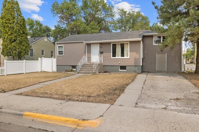 Building Photo - 1701 Avenue C