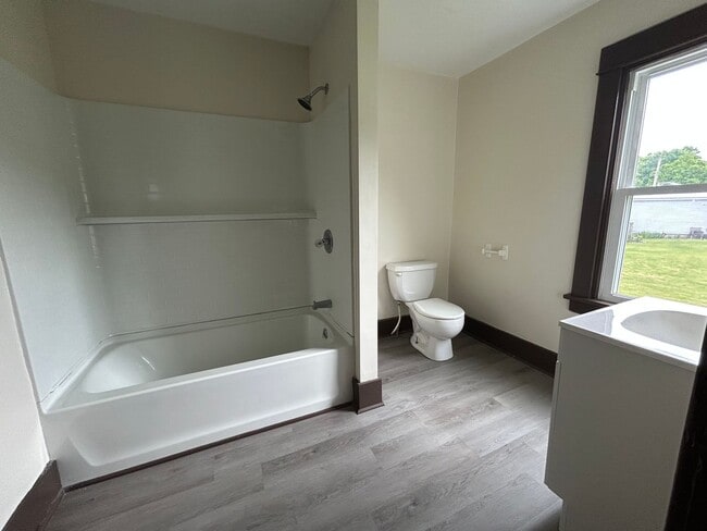 Building Photo - Single Family Home for Rent Outside Grove ...