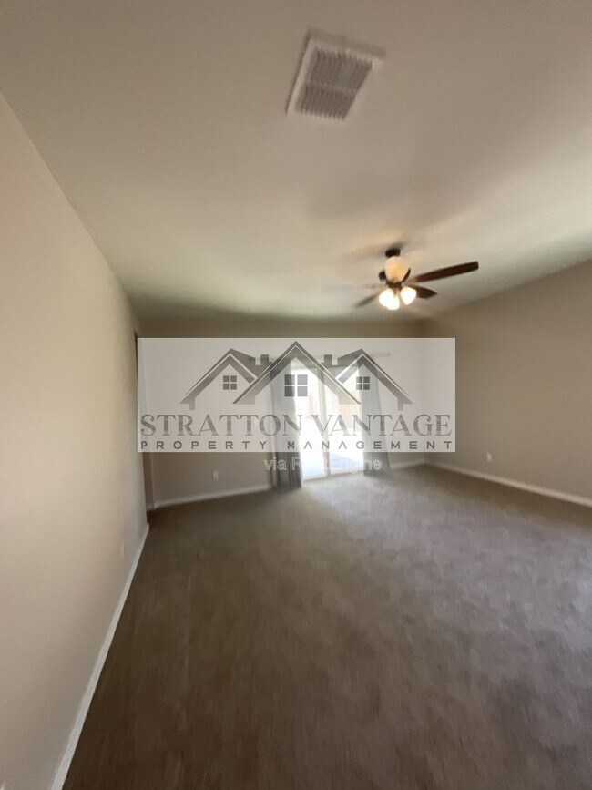 Building Photo - 24531 W Mobile Ln