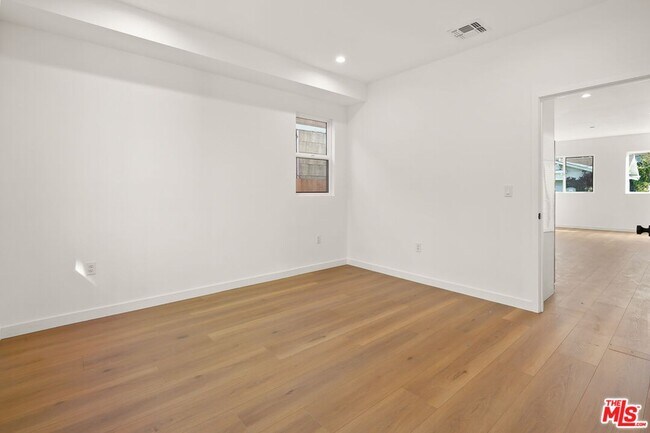 Building Photo - 1631 S New Hampshire Ave