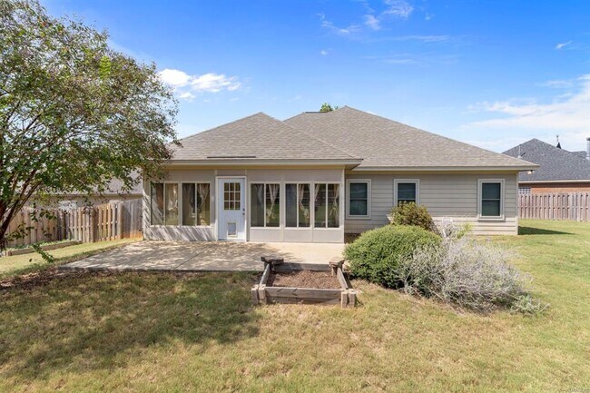 Building Photo - 704 Briarcliff Pl