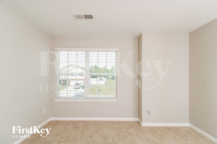 Building Photo - 227 Sawyer Ln