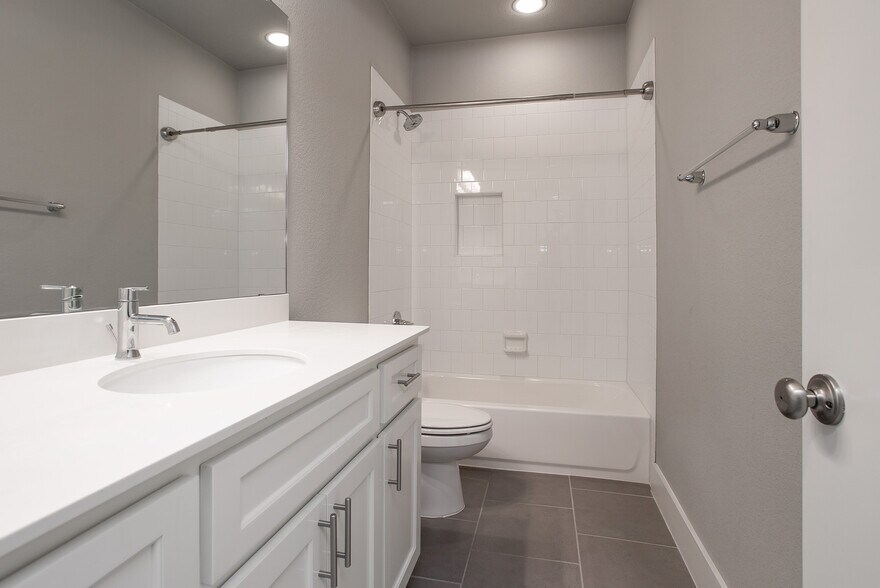 Upstairs Full Guest Bathroom - 212 Wimberly Street