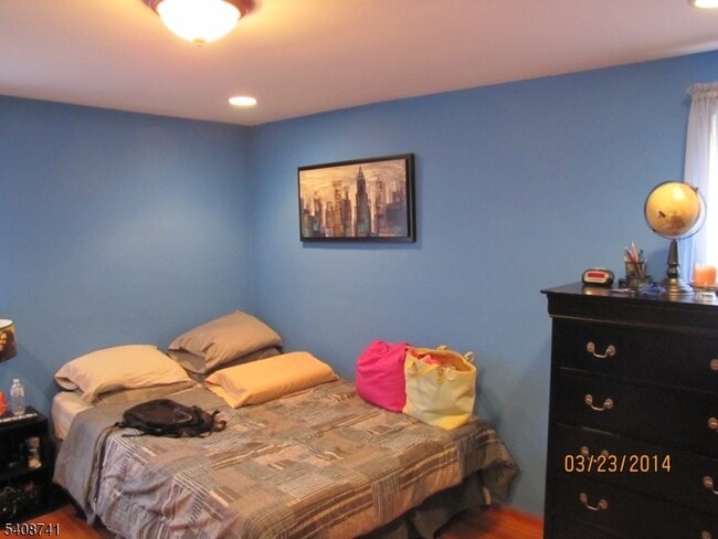 Building Photo - 298 Luddington Ave