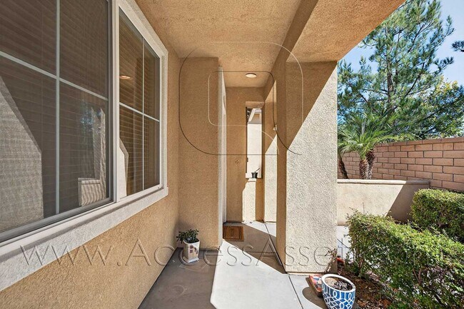 Building Photo - 55+ Age Community – Charming 2 Bed / 2 Bat...