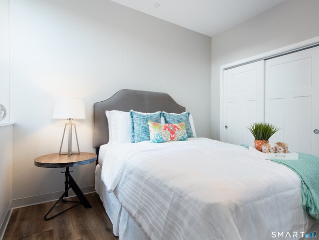 Building Photo - 170 Ridge Rd