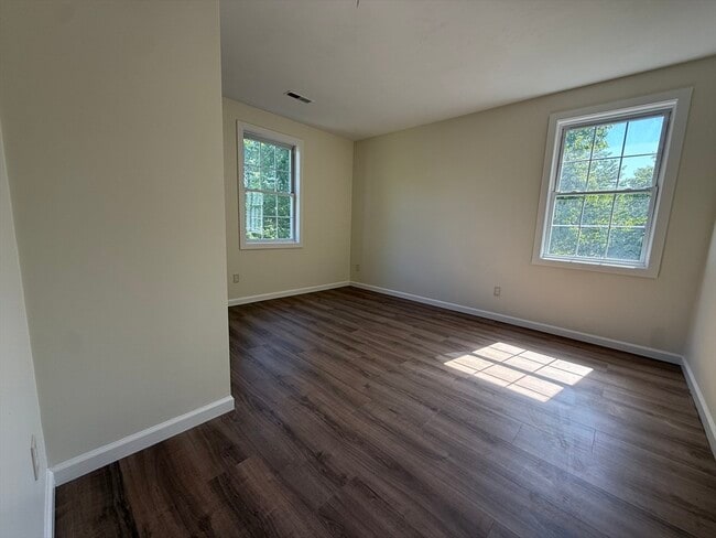 Building Photo - 28 Crestview Dr