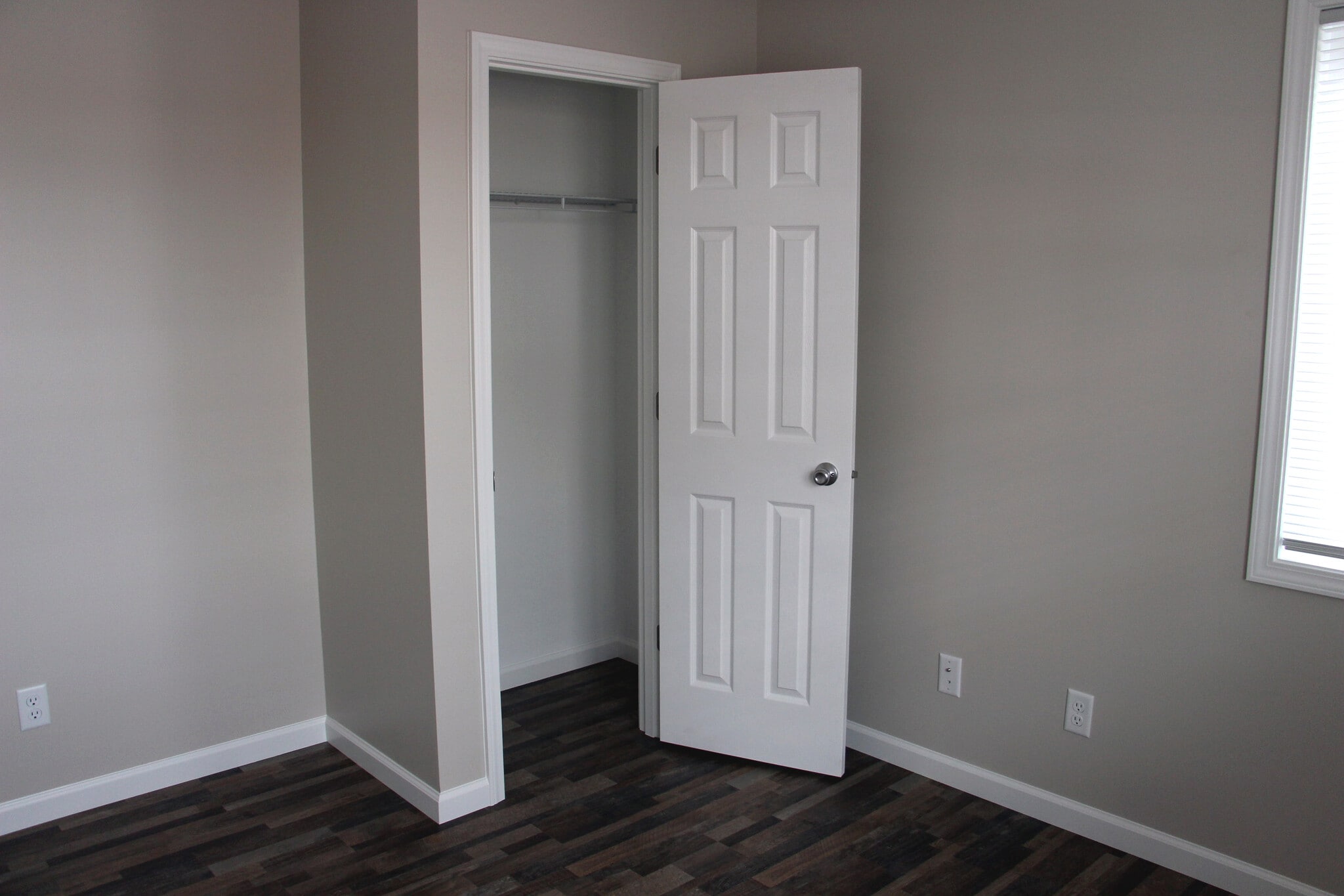 Bedroom closet - 308 Lewis St S