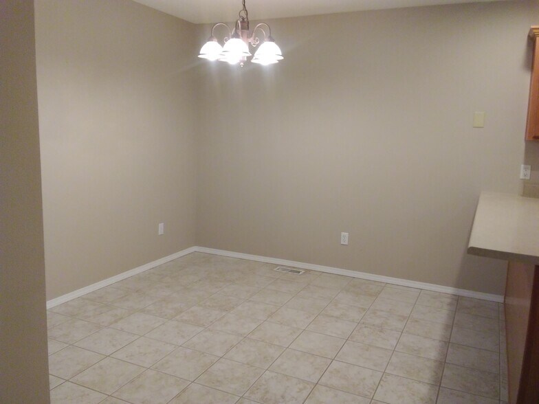 Dining room - 3013 N Fremont Ave