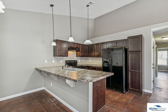 Building Photo - 3 bedroom, 2 bath duplex