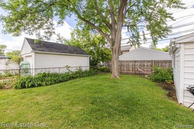 Building Photo - 122 W Houstonia Ave