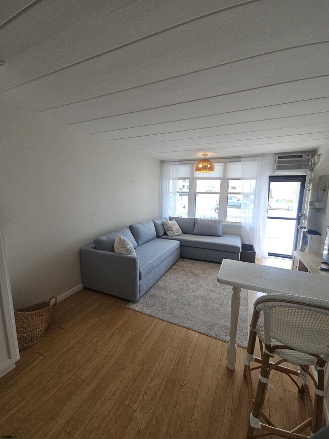 Building Photo - 9401 Pacific Ave