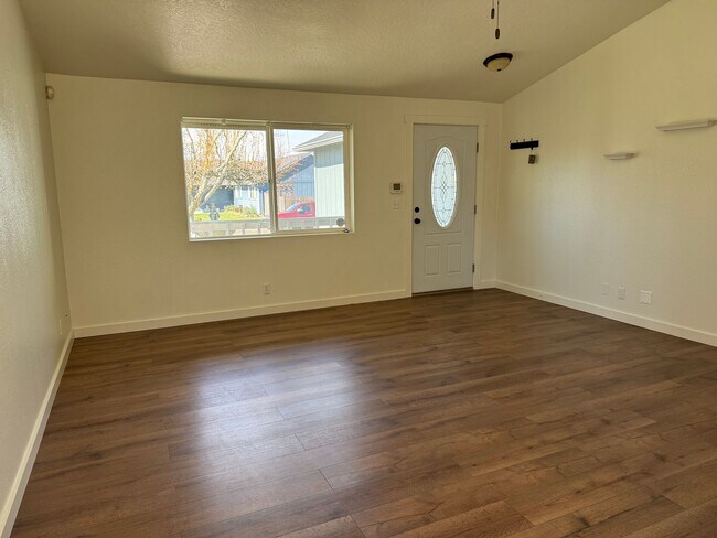 Building Photo - 692 N 1st St