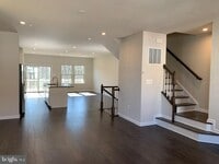 Building Photo - 3201 Laurel Hl Rd