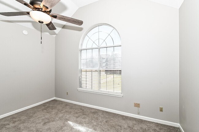 Building Photo - 8672 Overcup Oaks Dr