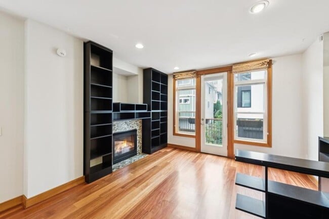 Building Photo - 2 bedroom in Seattle WA 98112