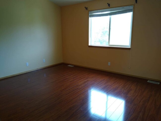 Building Photo - Spacious 4 bedroom 2.5 bedroom home in the Coeur d'Alene.