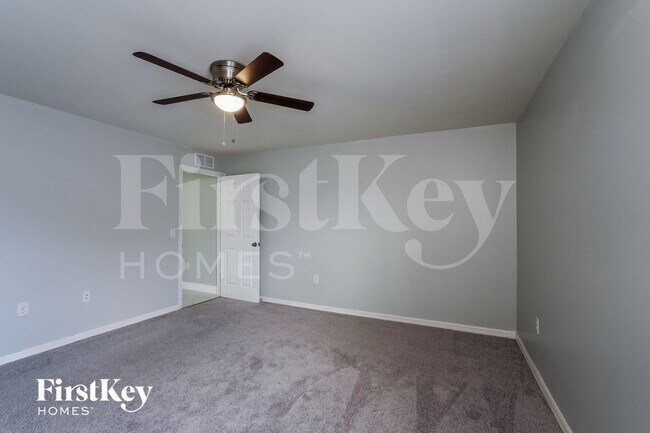 Building Photo - 2918 NW 5th Ave