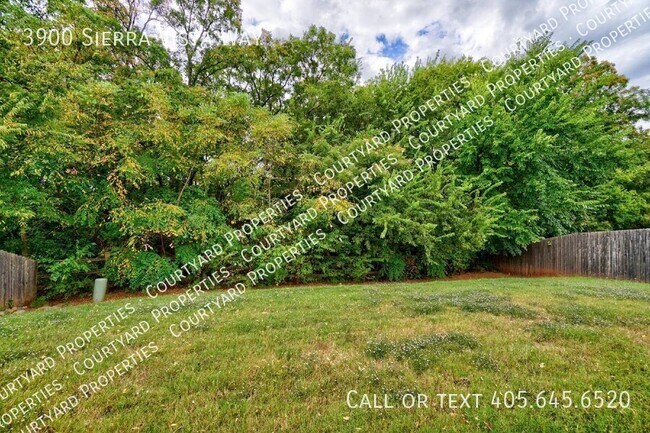 Building Photo - 3900 Sierra Vista Way