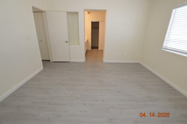 Building Photo - 9330 Cool Creek Ave