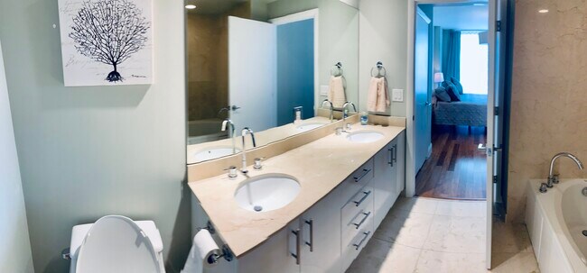 Master Bathroom 1 - 550 Okeechobee Blvd