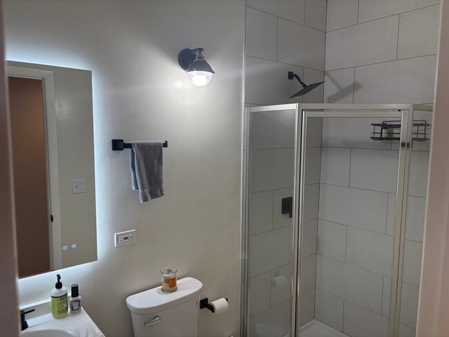 Building Photo - 6135 N Broadway