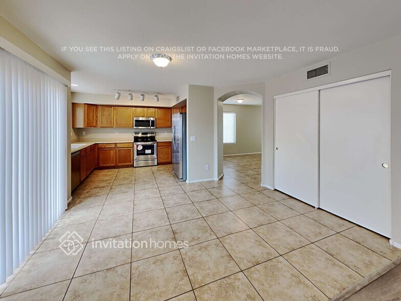 Building Photo - 16662 W Belleview St