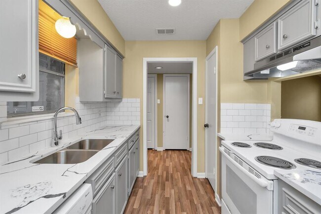 Building Photo - 109 Delores St
