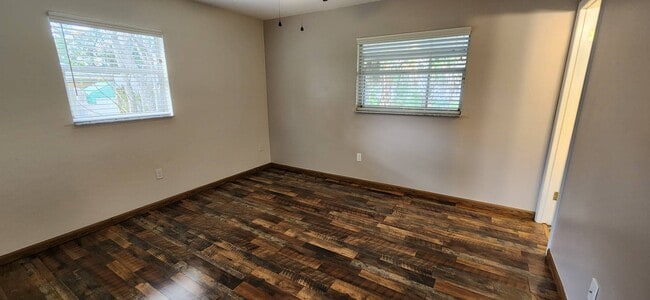 Building Photo - 3060 Avon Ln