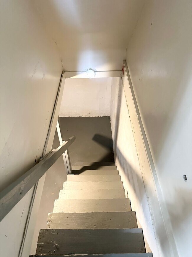 Building Photo - 66 W California Ave