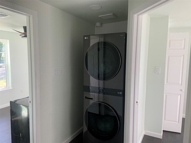 Building Photo - 8309 Autumn Ln