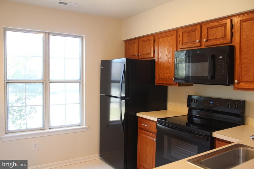 Building Photo - 9266 Chapman Oak Dr
