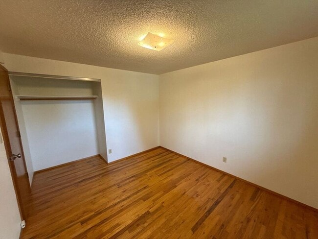 Building Photo - 1650 NW Highland Dr