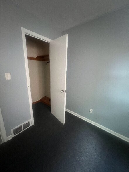 Building Photo - 7903 Ackley Rd