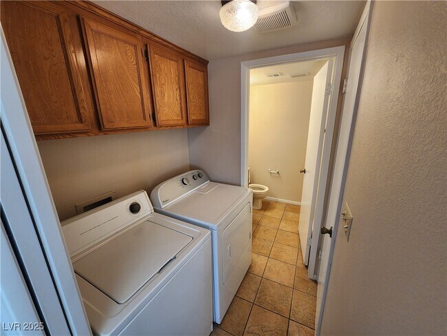 Building Photo - 25 Jensen Dr